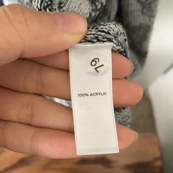 14th & Union Long Cardigan | Geometric/Triangle Print - Picture 4 of 5